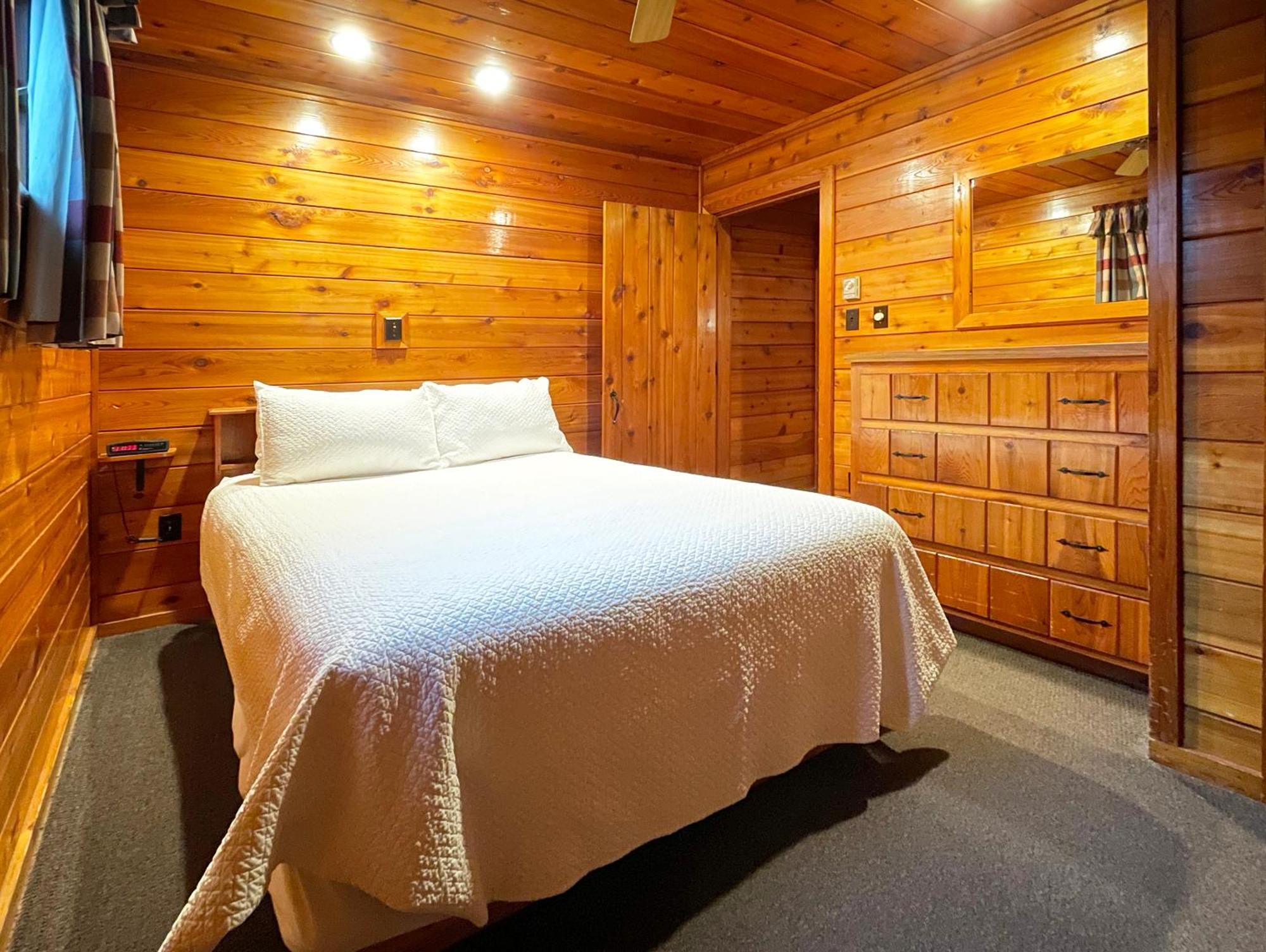 Mountain Springs Lodge *