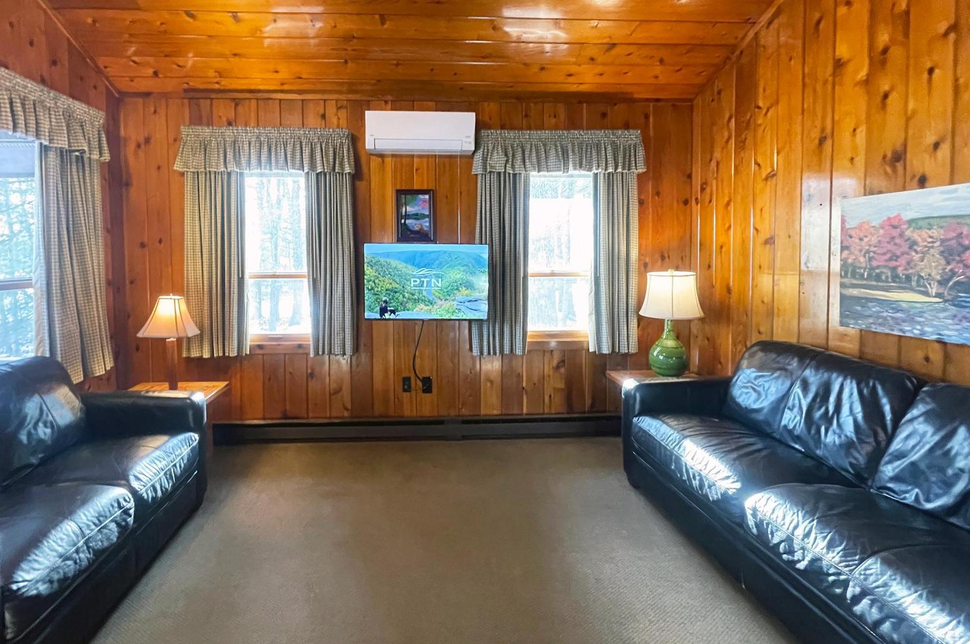 Mountain Springs Lodge *